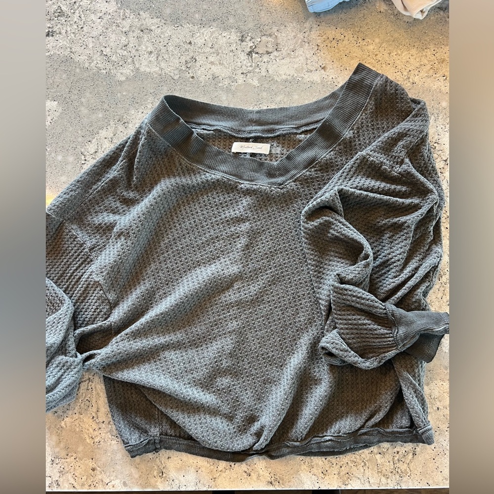 SUPER CUTE SWEATER/TOP GREY AND SOFT SMALL